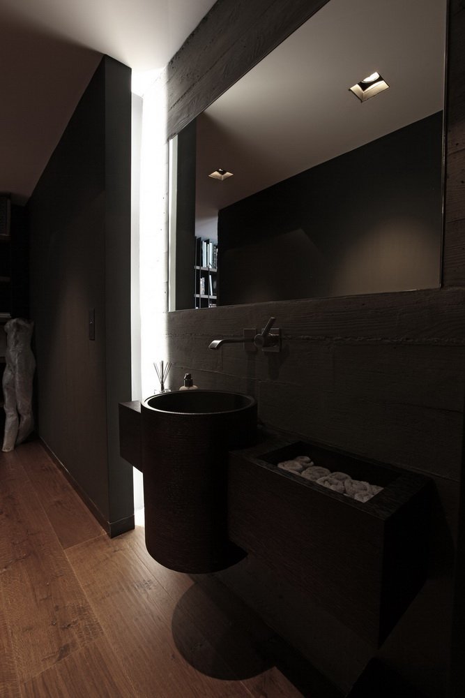 Dark_tones_bathroom.jpg