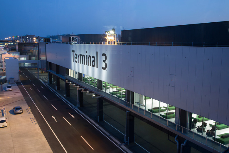 muji_furnishes_narita_airports_new_terminal_3_10.jpg