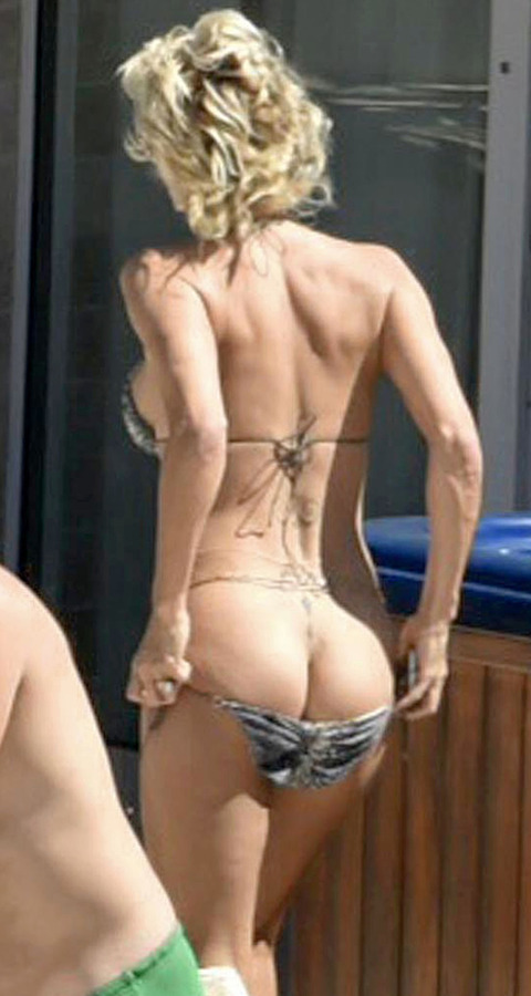 gallery_main_Pamela_Anderson_Bikini_Buns_06.jpg