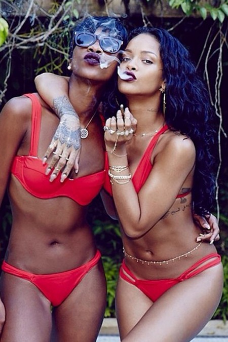 Rihanna_Smokes_With_A_Friend_In_Bikinis_In_Brazil_033_450x675.jpg