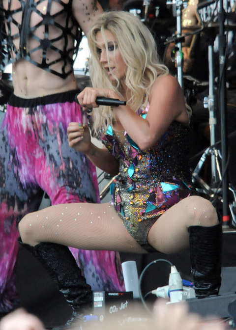 gallery_main_kesha_rehab_01.jpg