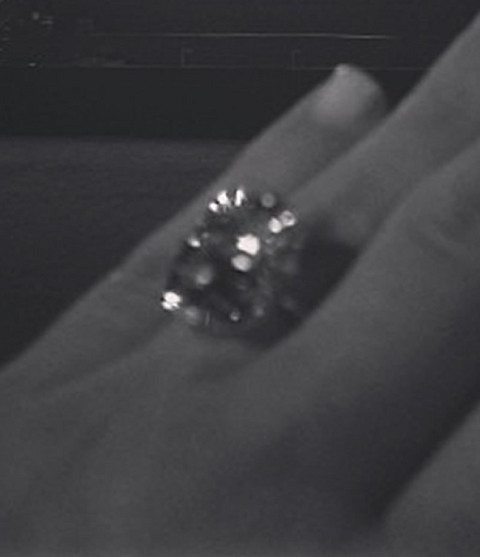 gallery_main_kim_kardashian_ring_cost_02.jpg