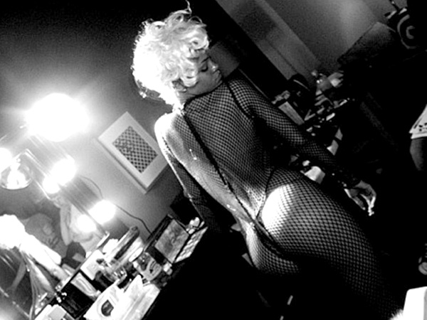 Rihanna_Posts_Behind_The_Scenes_Photos_Of_Herself_In_Revealing_Jumpsuits_Shooting_Her_New_Video_LB.jpg