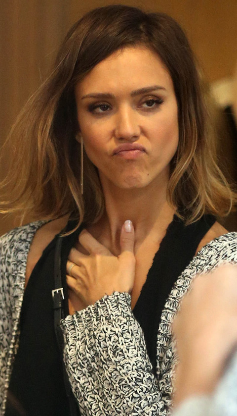 gallery_main_Jessica_Alba_Trout_Pout_001.jpg