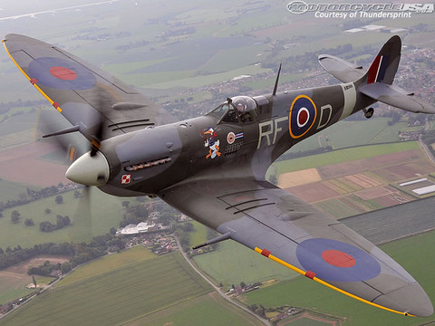 gallery_main_brad_pitt_spitfire_04.jpg