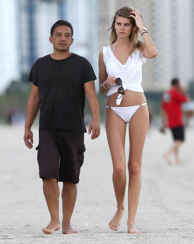 maryna_linchuk_booty_beach_miami_8.jpg