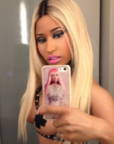 gallery_main_nicki_minaj_sexy_cop_02.jpg