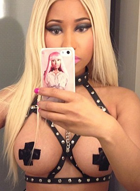 gallery_main_nicki_minaj_sexy_cop_05.jpg