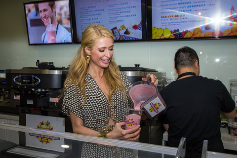 gallery_main_Paris_Hilton_Milkshake_Megastar_05.jpg