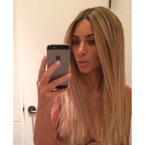 gallery_main_Kim_Kardashian_Selfies_Book_10.jpg