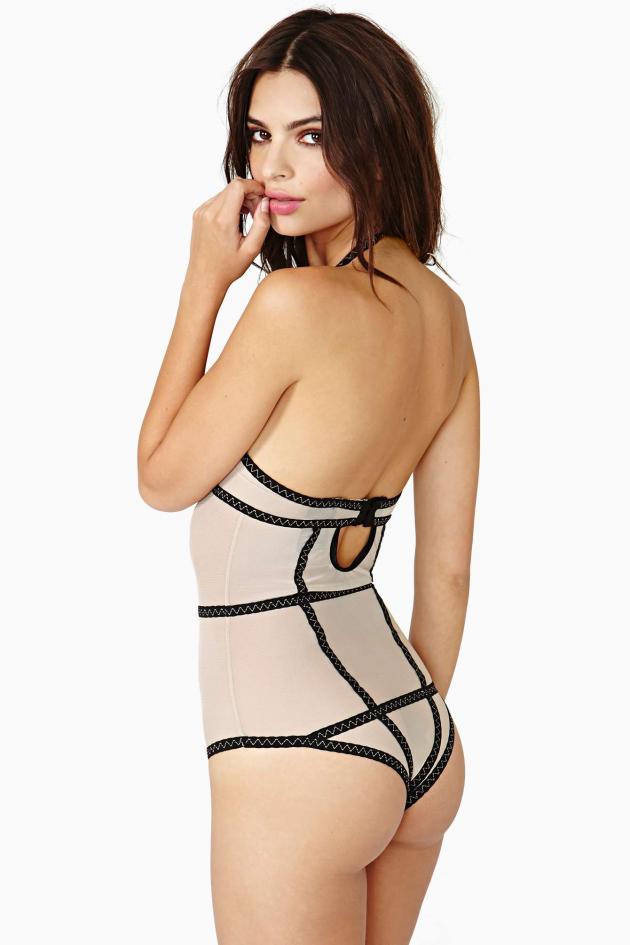 emily_ratajkowski_lingerie_saks_2.jpg