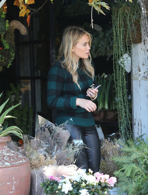 gallery_main_hilary_duff_leather_004.jpg