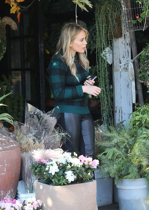 gallery_main_hilary_duff_leather_005.jpg