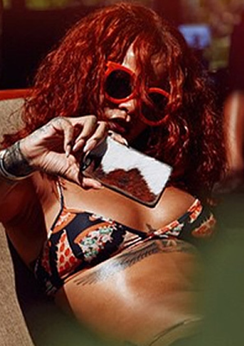 gallery_main_Rihanna_Hawaiian_Hottie_06.jpg