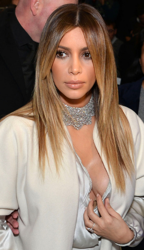 gallery_main_kim_kardashian_revealing_dress_01.jpg