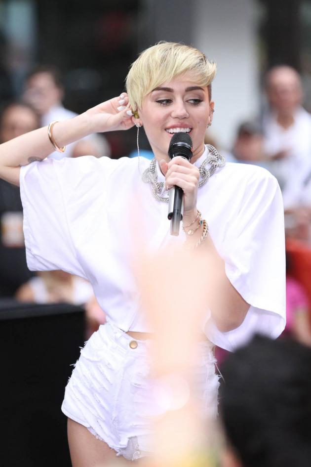 miley_cyrus_today_show_oct_2013_5.jpg