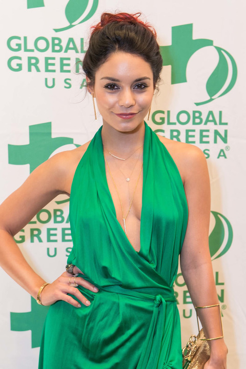 gallery_main_Vanessa_Hudgens_Green_Gown_09.jpg