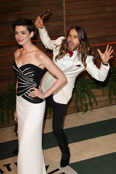 gallery_main_jared_leto_photobomb_01.jpg