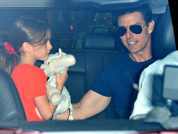 Tom_Cruise_With_Daughter_Suri.jpg