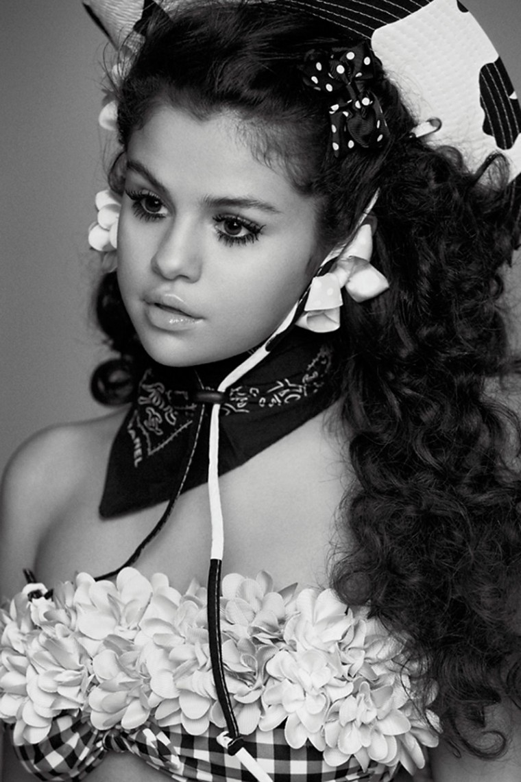 Selena_Gomez_Topless_Covered_For_V_Magazine_04_760x1140.jpg