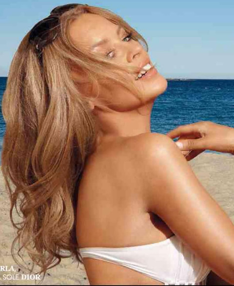 Kylie Minogue Experiences Bikini Malfunction in GQ Italia.
