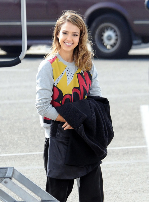 gallery_main_jessica_alba_same_shirt_12.jpg