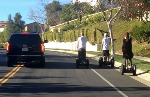 gallery_main_selena_justin_segway_riding_002.jpg