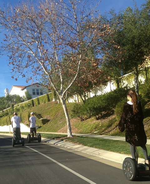 gallery_main_selena_justin_segway_riding_004.jpg