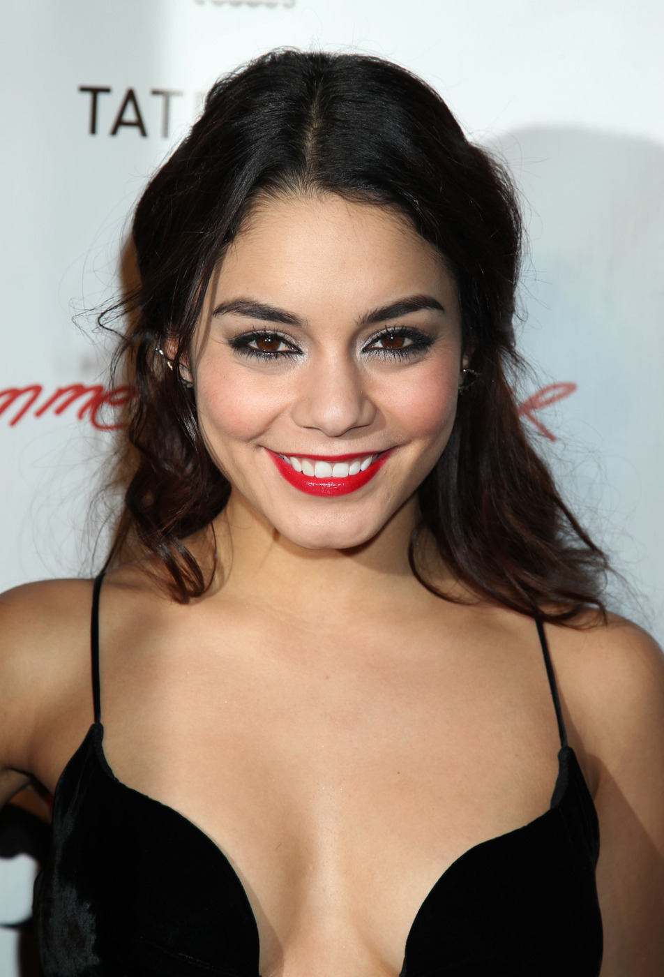 vanessa_hudgens_cleavage_75_2.jpg