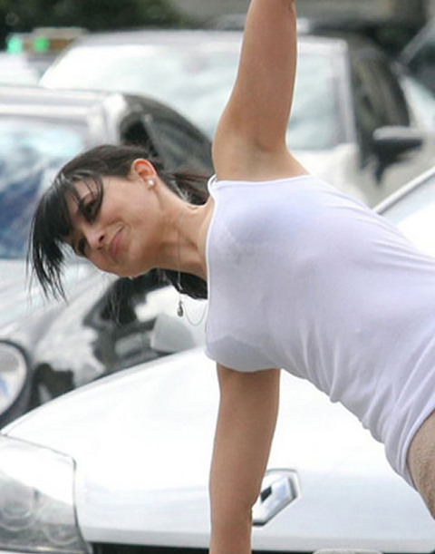 gallery_main_hilaria_baldwin_yoga_anywhere_07.jpg