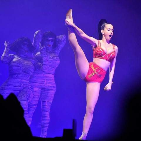 gallery_main_katy_perry_flexible_25.jpg