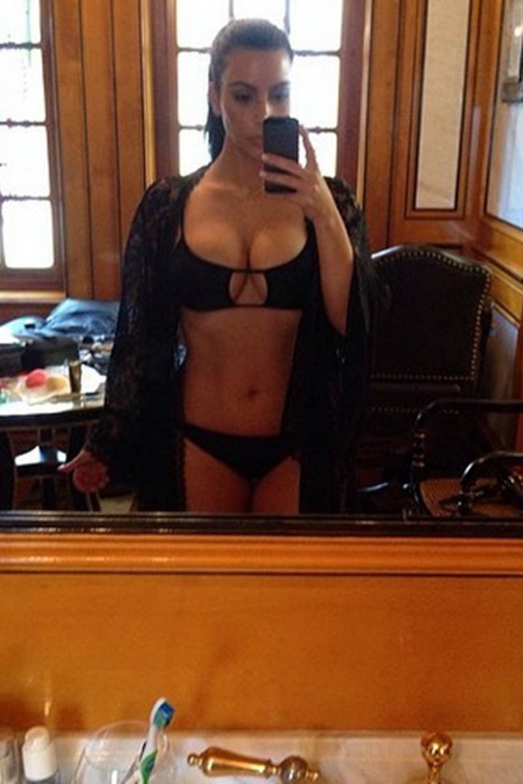 Kim_Kardashian_Posts_A_Selfie_To_Instagram_08_760x1140.jpg