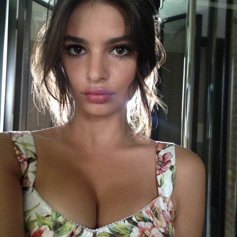 gallery_main_Emily_Ratajkowski_Real_Boobs_30.jpg