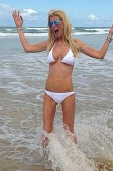 gallery_main_Tara_Reid_Aussie_Bikini_14.jpg