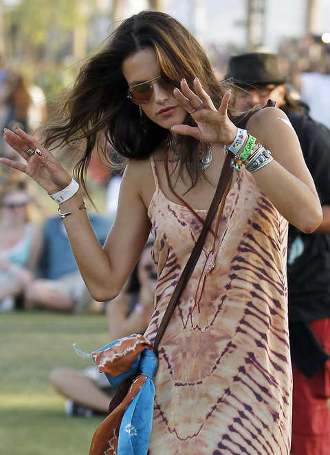 gallery_main_alessandra_hippy_dance_01.jpg