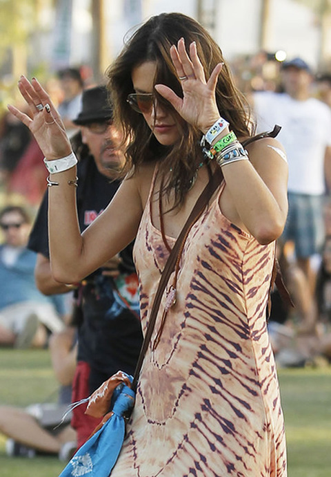 gallery_main_alessandra_hippy_dance_03.jpg