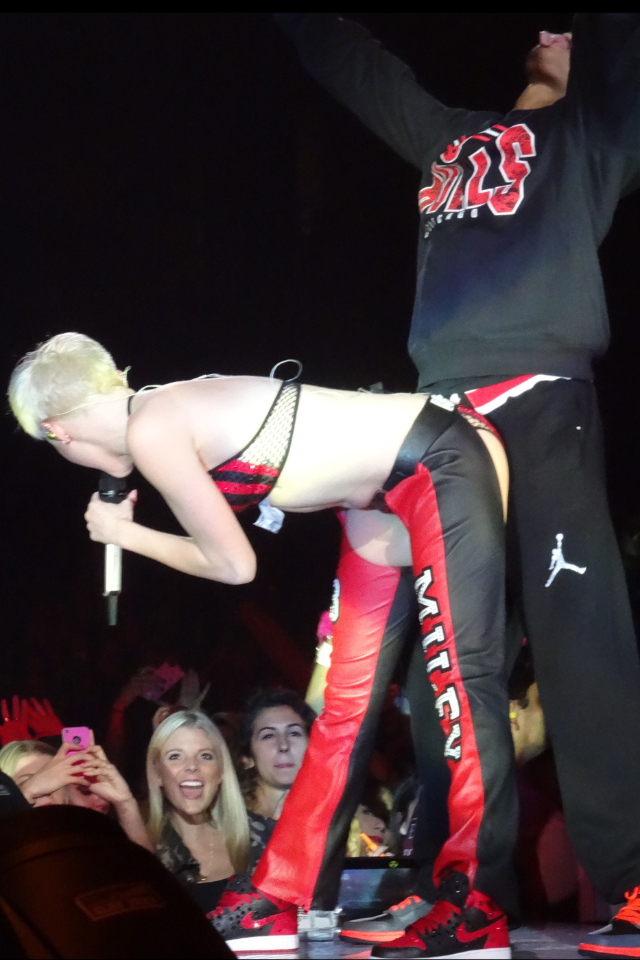 miley_cyrus_bend_tour_cali_3.jpg