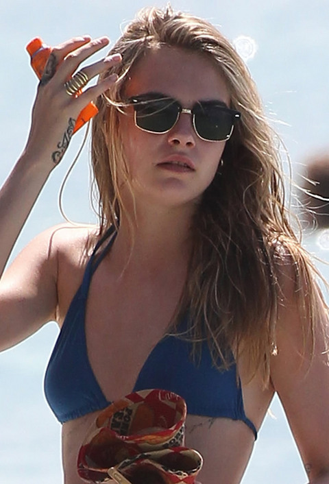 gallery_main_cara_delevingne_blue_bikini_08.jpg