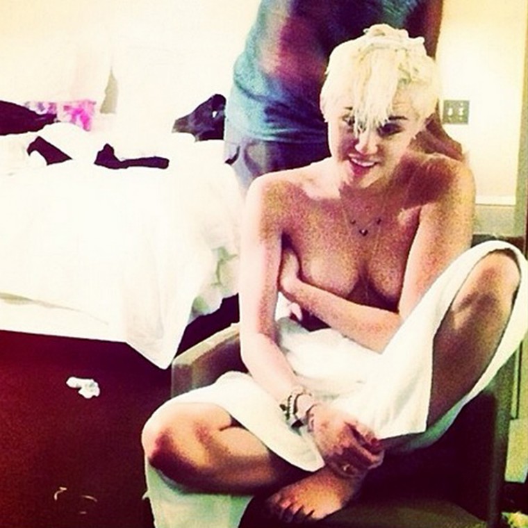 Miley_Cyrus_Topless_And_Covered_08_760x760.jpg