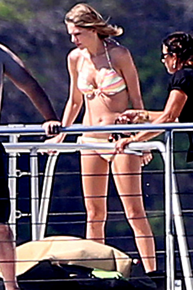 Taylor_Swift_Wears_A_Bikini_During_A_Boat_Trip_In_Maui_03_760x1140.jpg