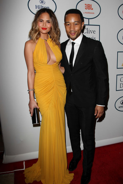 gallery_main_chrissy_teigen_yellow_dress_003.jpg