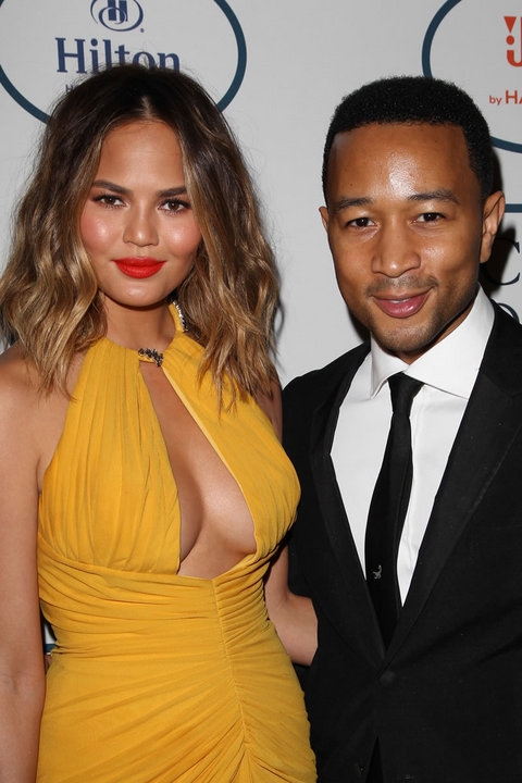 gallery_main_chrissy_teigen_yellow_dress_004.jpg