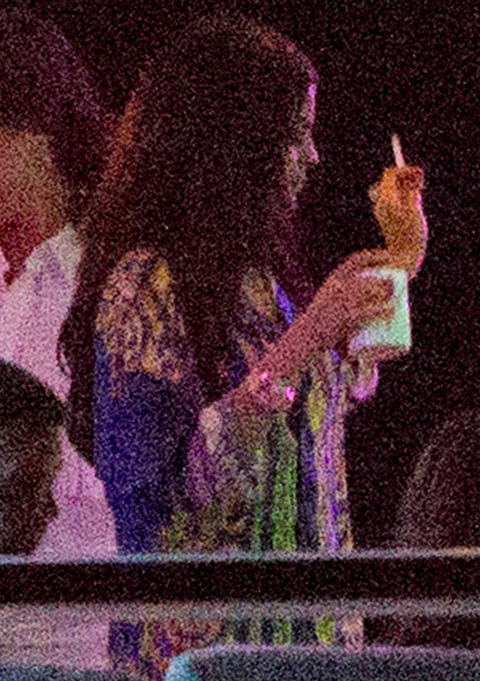 gallery_main_Selena_Gomez_Smoking_13.jpg