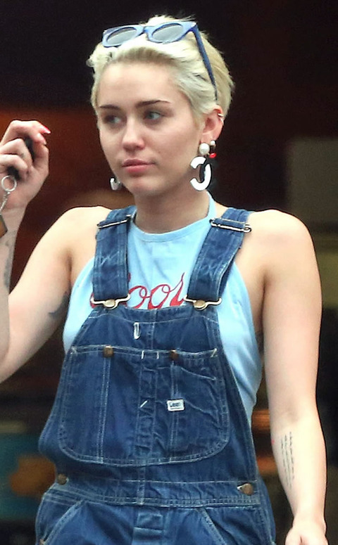 gallery_main_Miley_Cyrus_Fashion_Roots_002.jpg