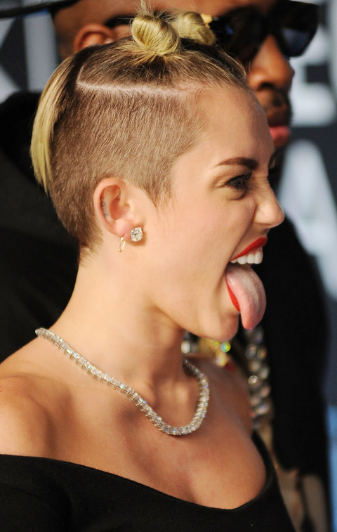 gallery_main_miley_cyrus_loses_cover_01.jpg