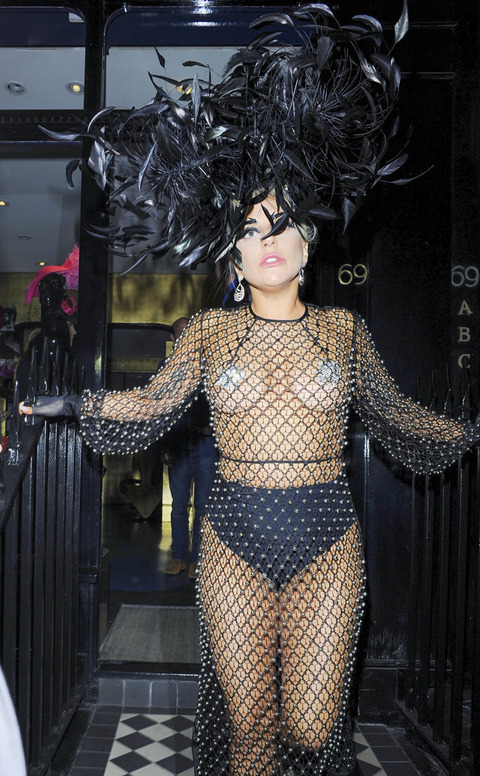 gallery_main_Lady_Gaga_Star_Boobs_04.jpg