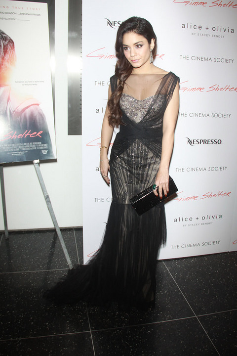 gallery_main_vanessa_hudgens_mom_premiere_07.jpg