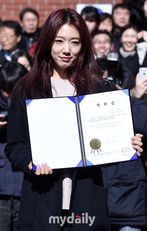 Park Shin Hye Snsd Sooyoung Yuri Graduate From College Daily K Pop News Latest K Pop News