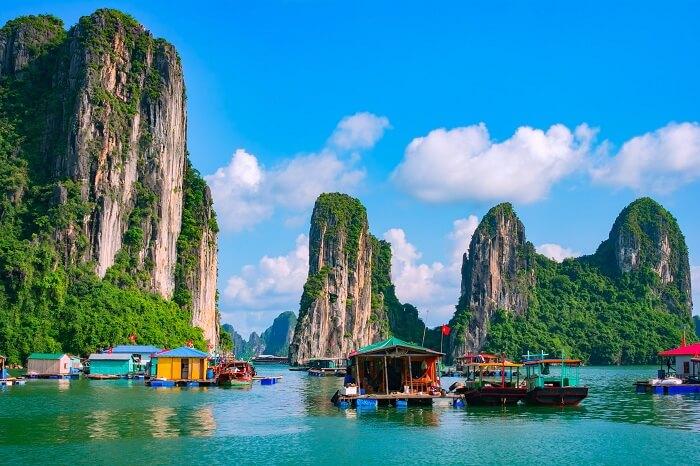 shutterstock_524159674_kw_100417_A_beautiful_snap_of_the_floating_fishing_village_and_rock_island_in_Halong_Bay.jpg