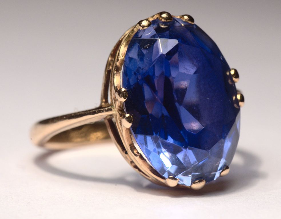 983px_Sapphire_ring.jpg